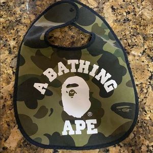 Bathing Ape bib